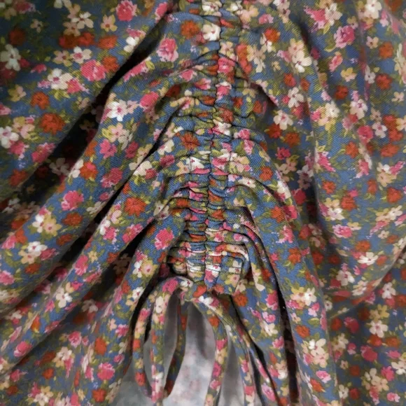 So Cropped Floral 3x Tie Top - Picture 2 of 8